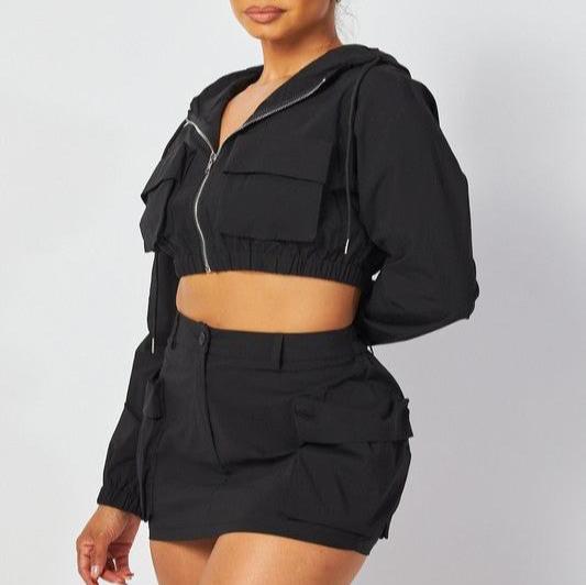 Casual Black 2 piece crop zipper jacket and skirt outfit for all seasons. Everyday outfit for young women.