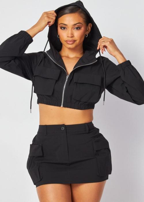 Casual Black 2 piece crop zipper jacket and skirt outfit for all seasons. Everyday outfit for young women.