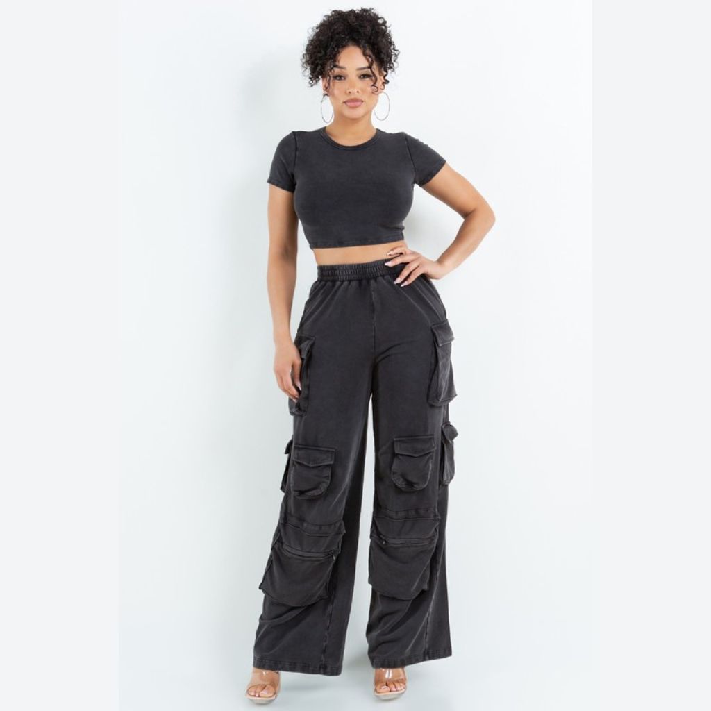 Cute clothing, black two piece short sleeve cropped top and pants outfit for spring and summer. Everyday outfits for young women. Front view.