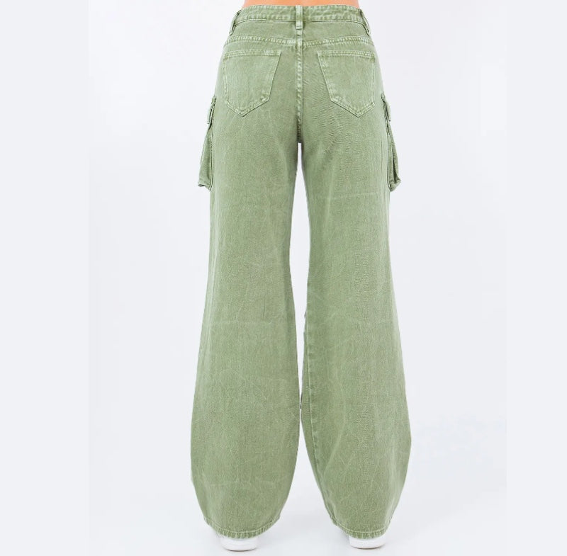 Trendy Y2K-inspired Wide Leg, Low rise Green Cargo Pants  for Gen Z wardrobes. Streetwear for everyday fashion.  Back view.