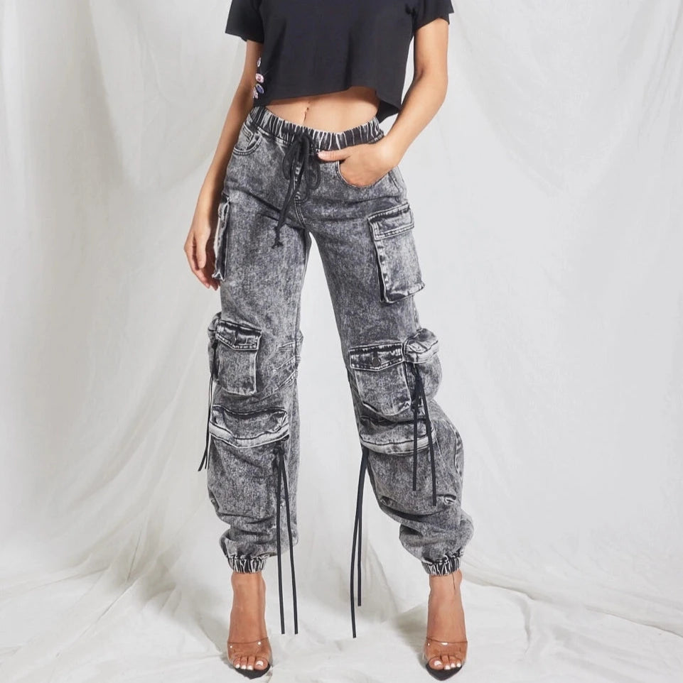 Stylish Black Cargo Pants young ladies and teenagers. Ideal for everyday look. Front view.