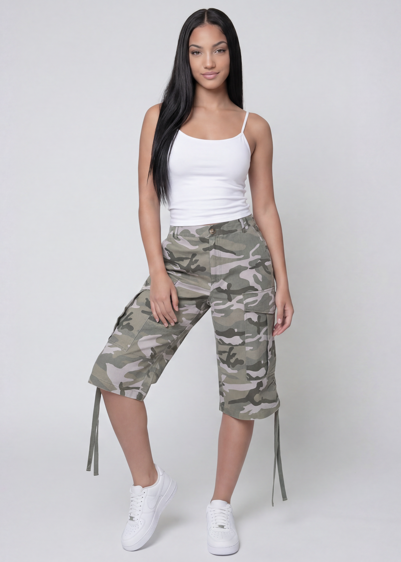 Women’s camo Bermuda shorts with relaxed utility fit