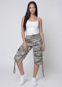 Thumbnail for Women’s camo Bermuda shorts with relaxed utility fit