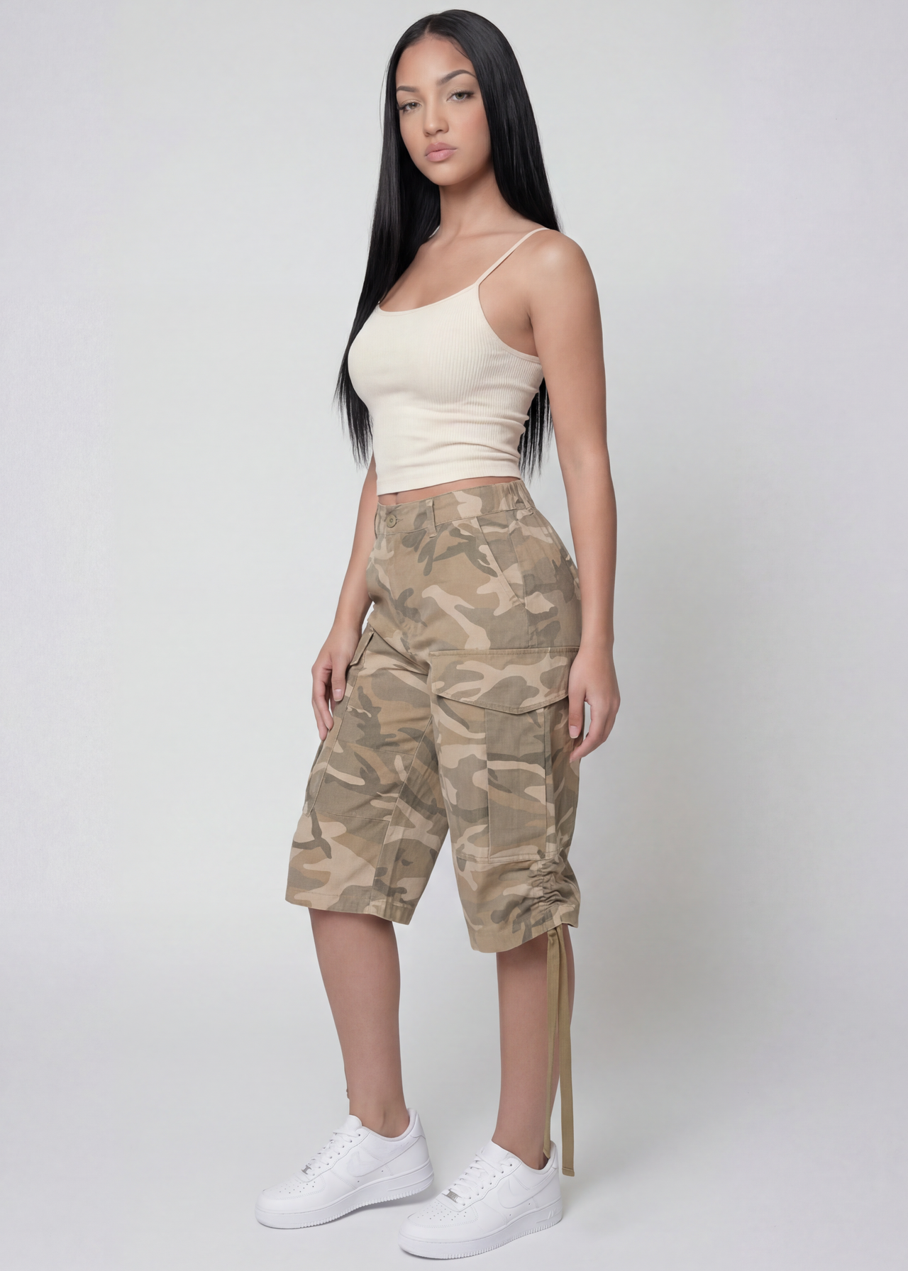 Women’s camo Bermuda shorts with relaxed utility fit